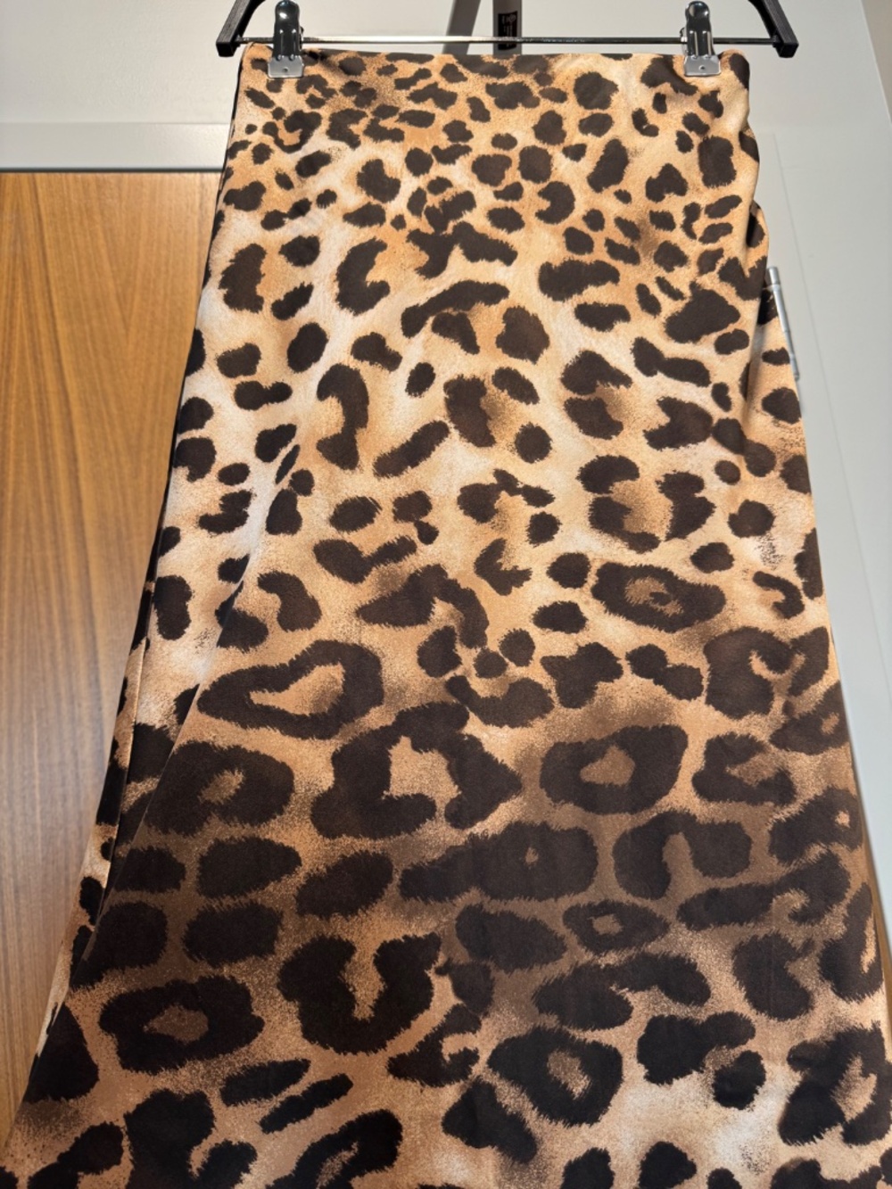 Leopard satin look midi high waisted skirt - Picture 4 of 6